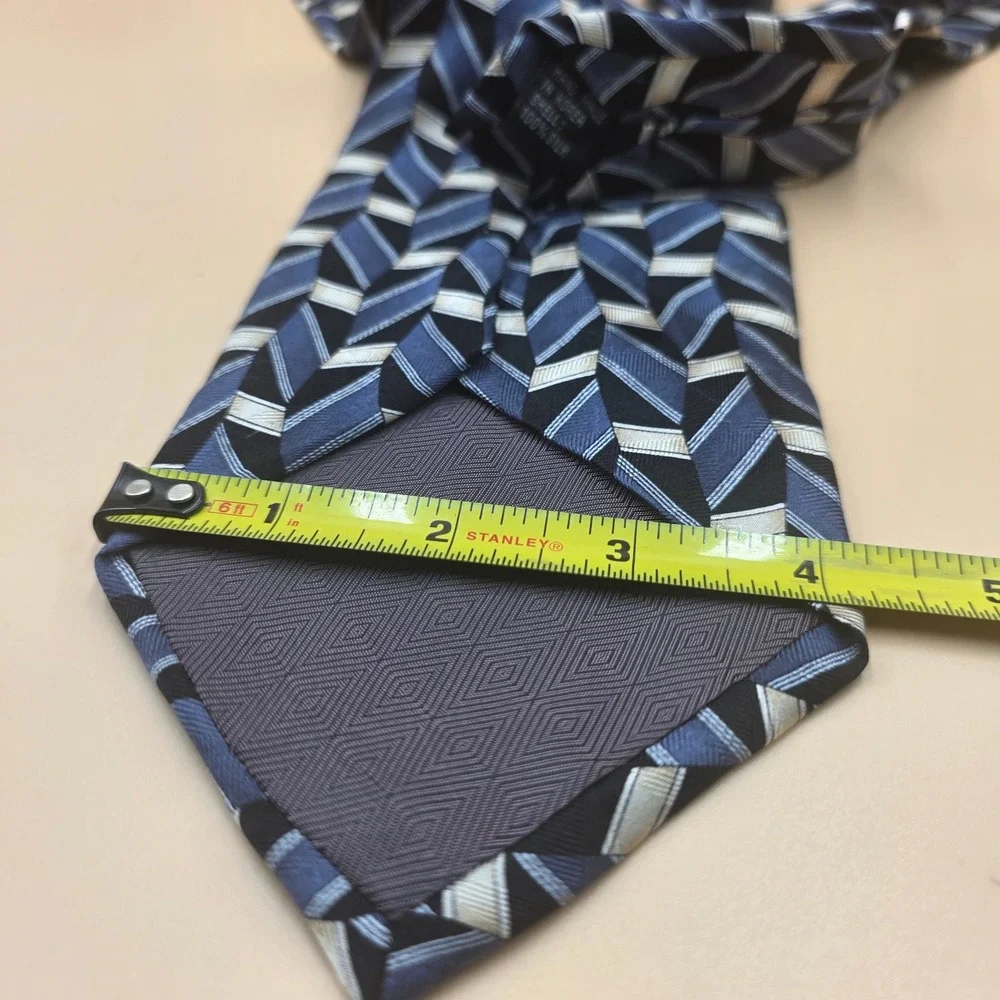 Louis Roth Mens Blue Black Geometric Chevron Silk Necktie Hand Made 4 Inch Width